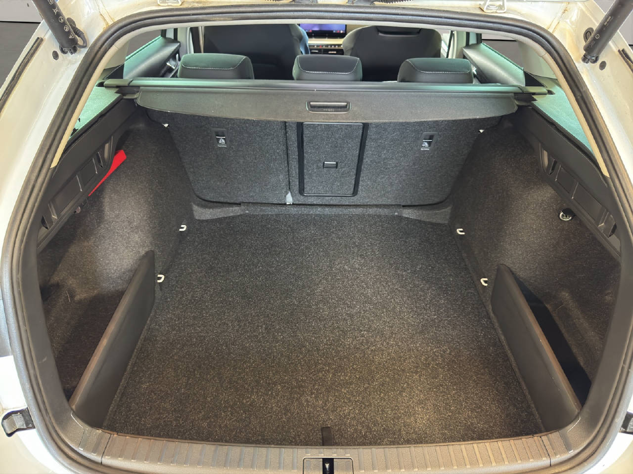 SKODA Octavia Combi 1.5 TSI Selection-image-14