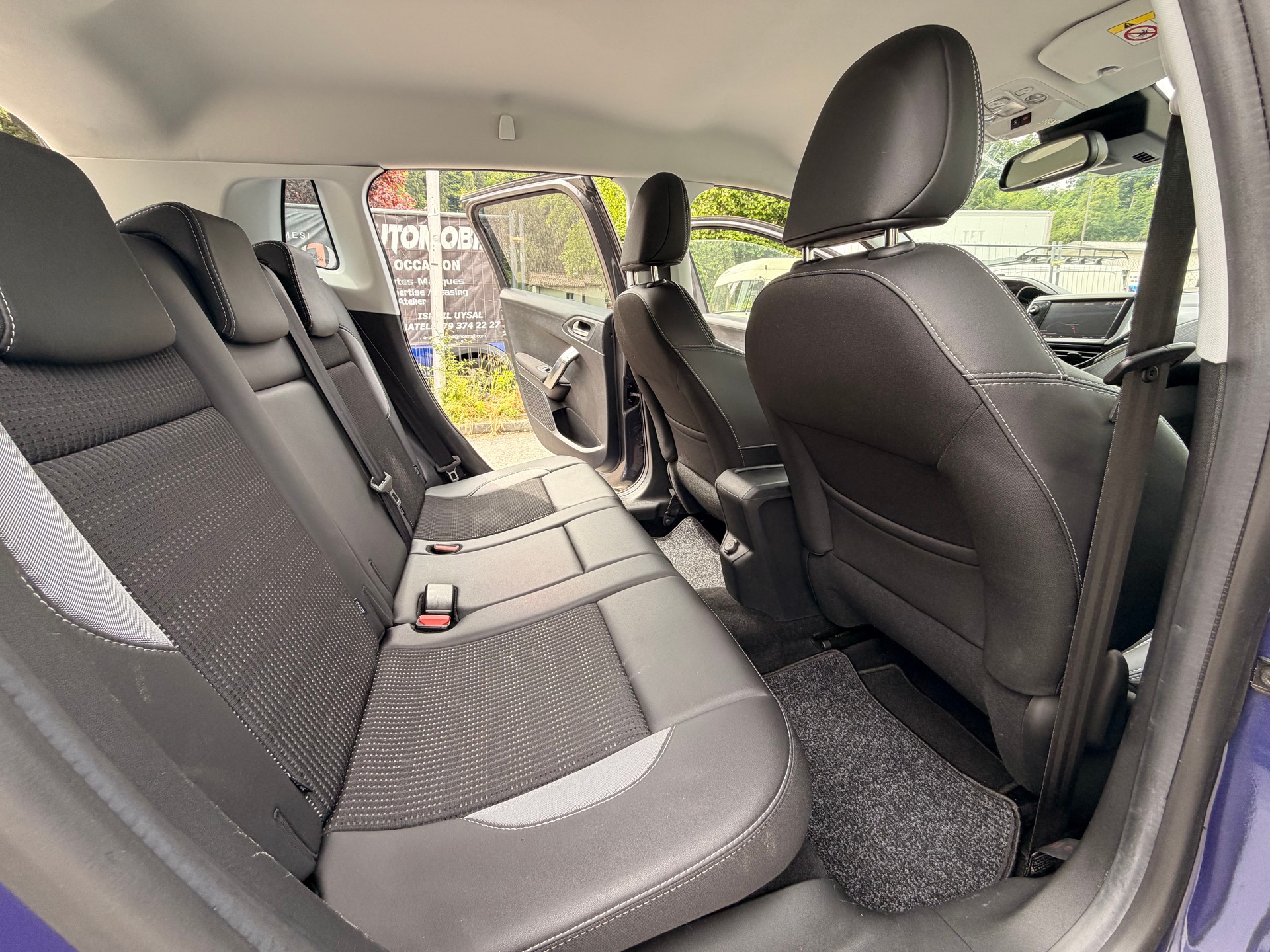 PEUGEOT 2008 1.2 PureTech Allure EAT6-image-11