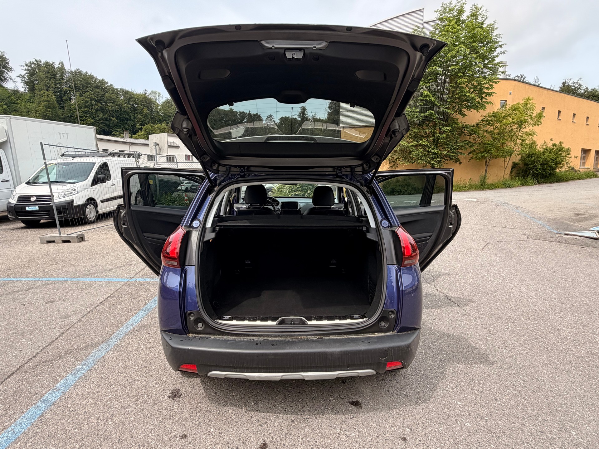 PEUGEOT 2008 1.2 PureTech Allure EAT6-image-17