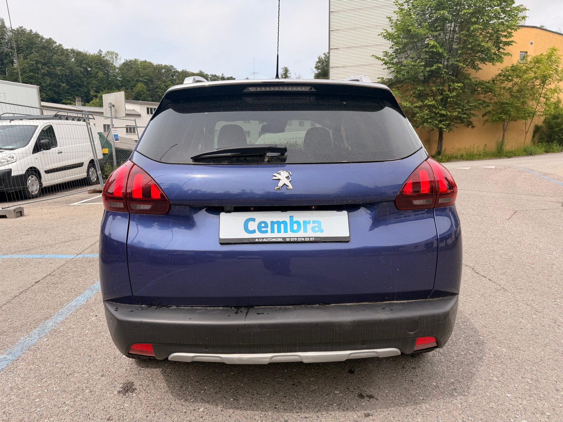 PEUGEOT 2008 1.2 PureTech Allure EAT6-image-4