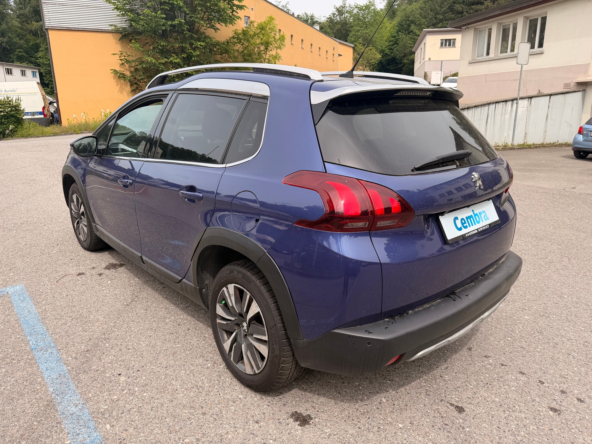 PEUGEOT 2008 1.2 PureTech Allure EAT6-showroom-element-3