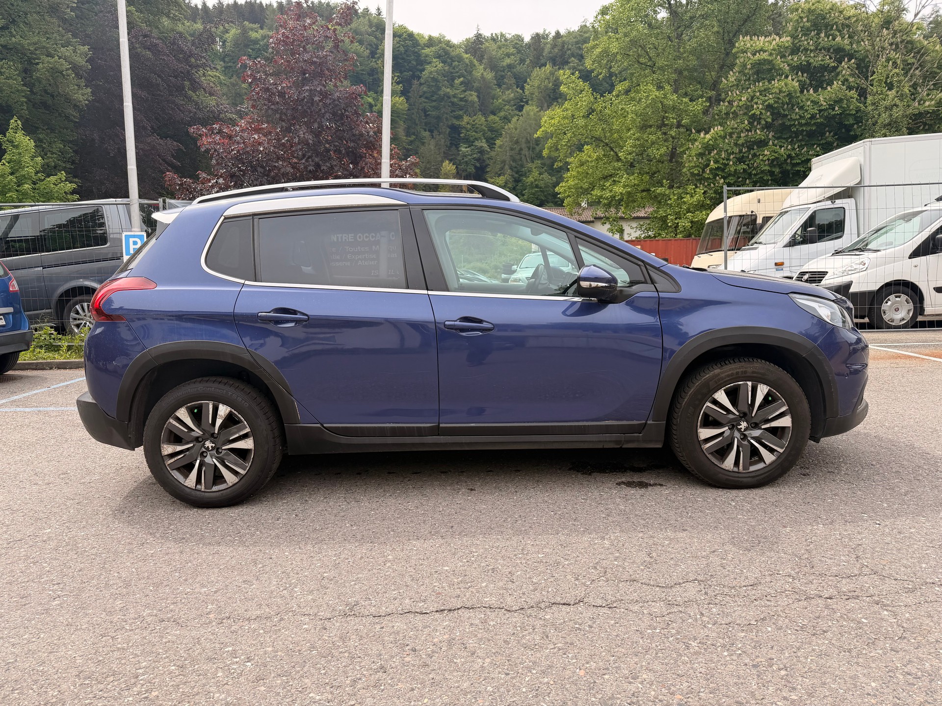 PEUGEOT 2008 1.2 PureTech Allure EAT6-image-6