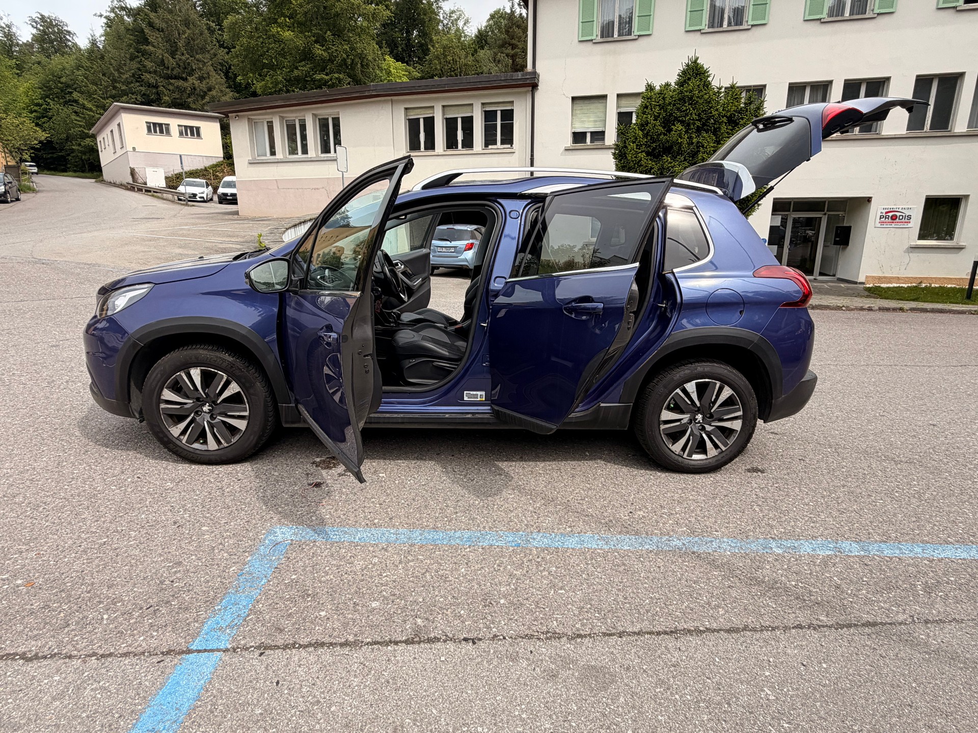 PEUGEOT 2008 1.2 PureTech Allure EAT6-image-15