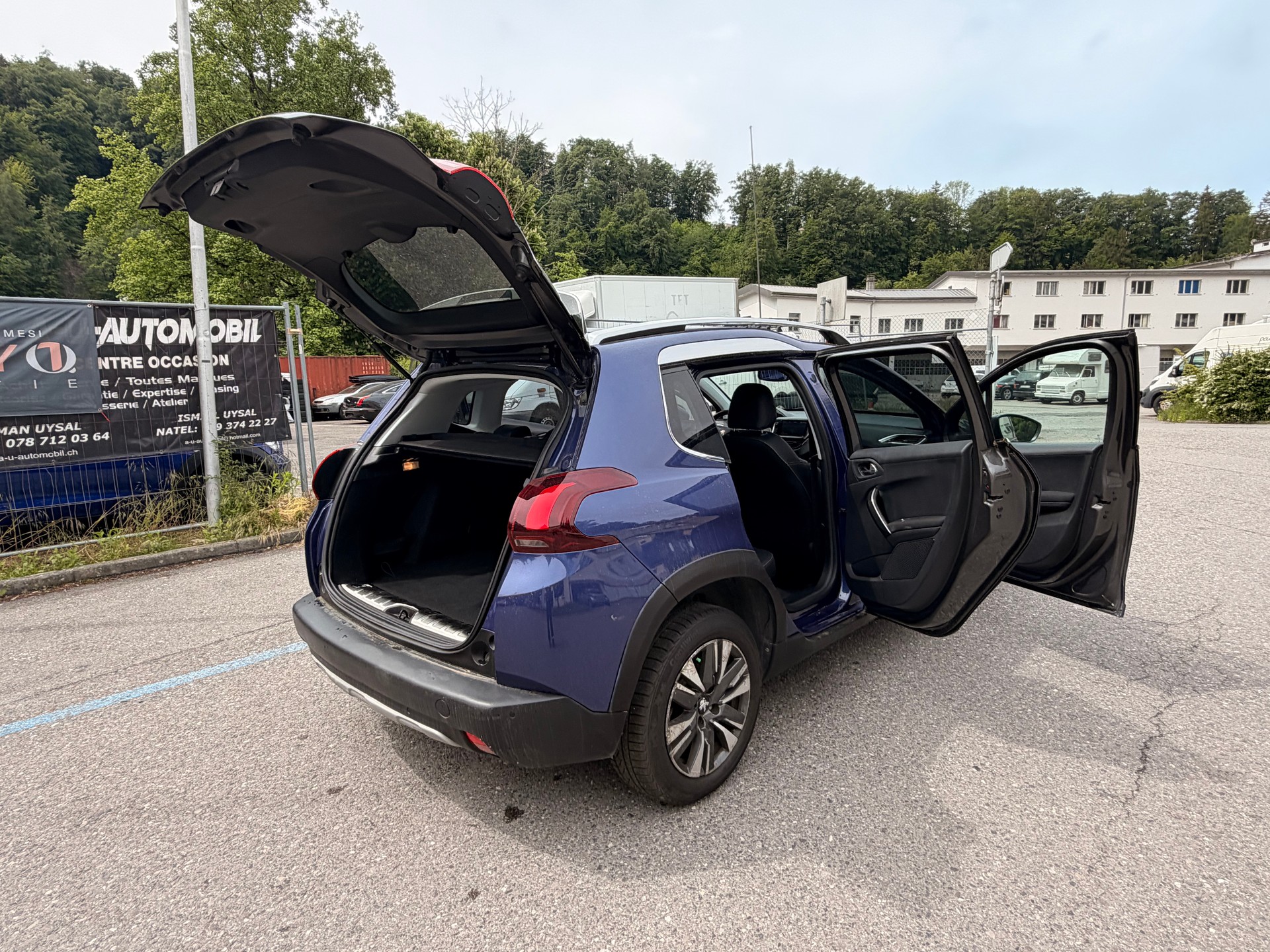 PEUGEOT 2008 1.2 PureTech Allure EAT6-image-18