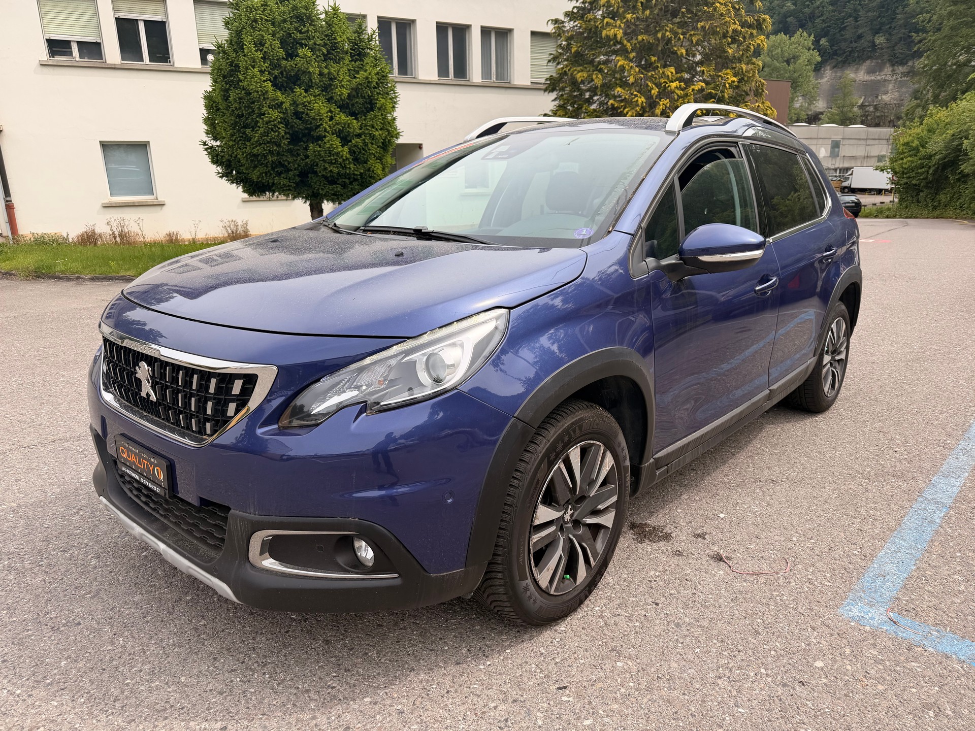 PEUGEOT 2008 1.2 PureTech Allure EAT6-showroom-element-1