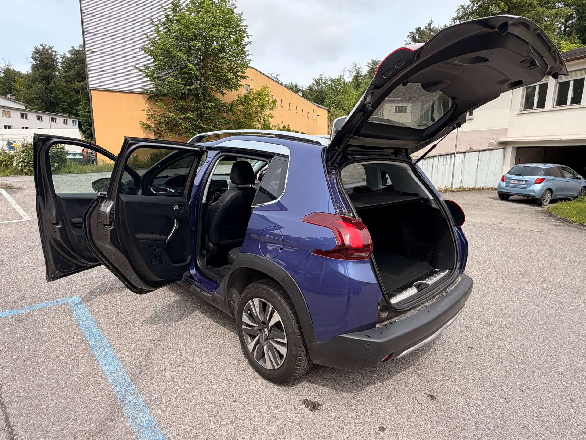 PEUGEOT 2008 1.2 PureTech Allure EAT6-image-16