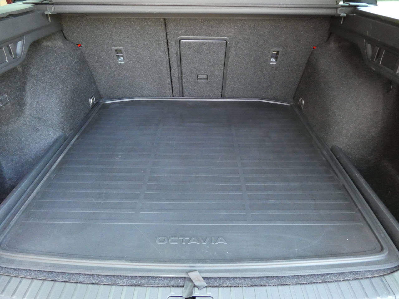 SKODA Octavia Combi 1.4 TSI PHEV 245 RS DSG-image-15