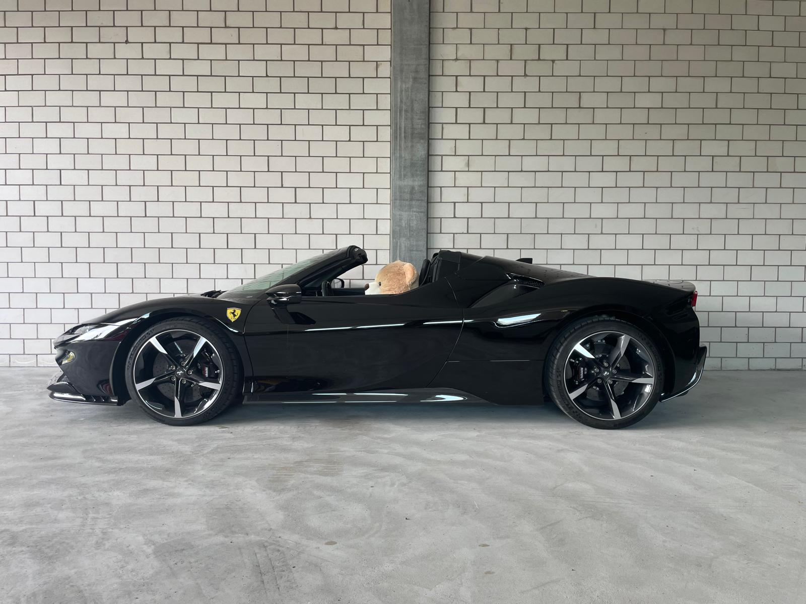 FERRARI SF90 Spider Full Carbon