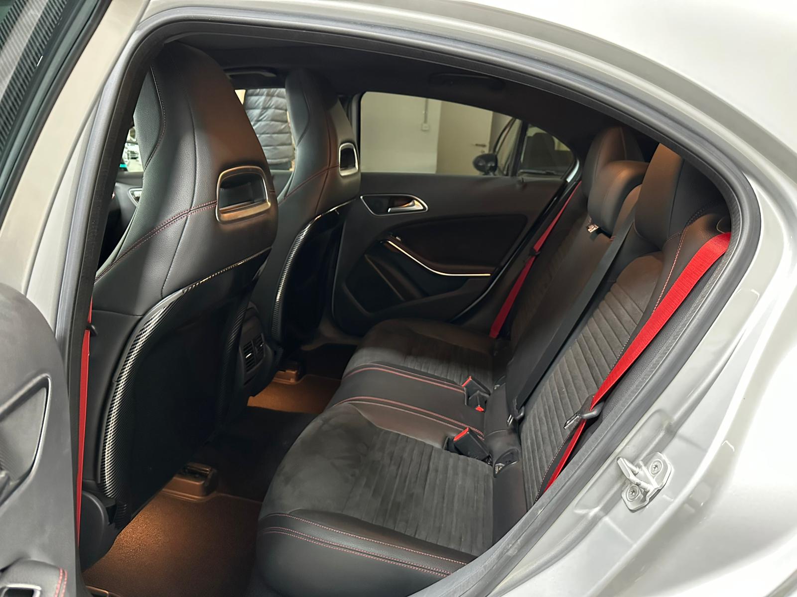 MERCEDES-BENZ A 250 AMG Line 4Matic 7G-DCT-image-15