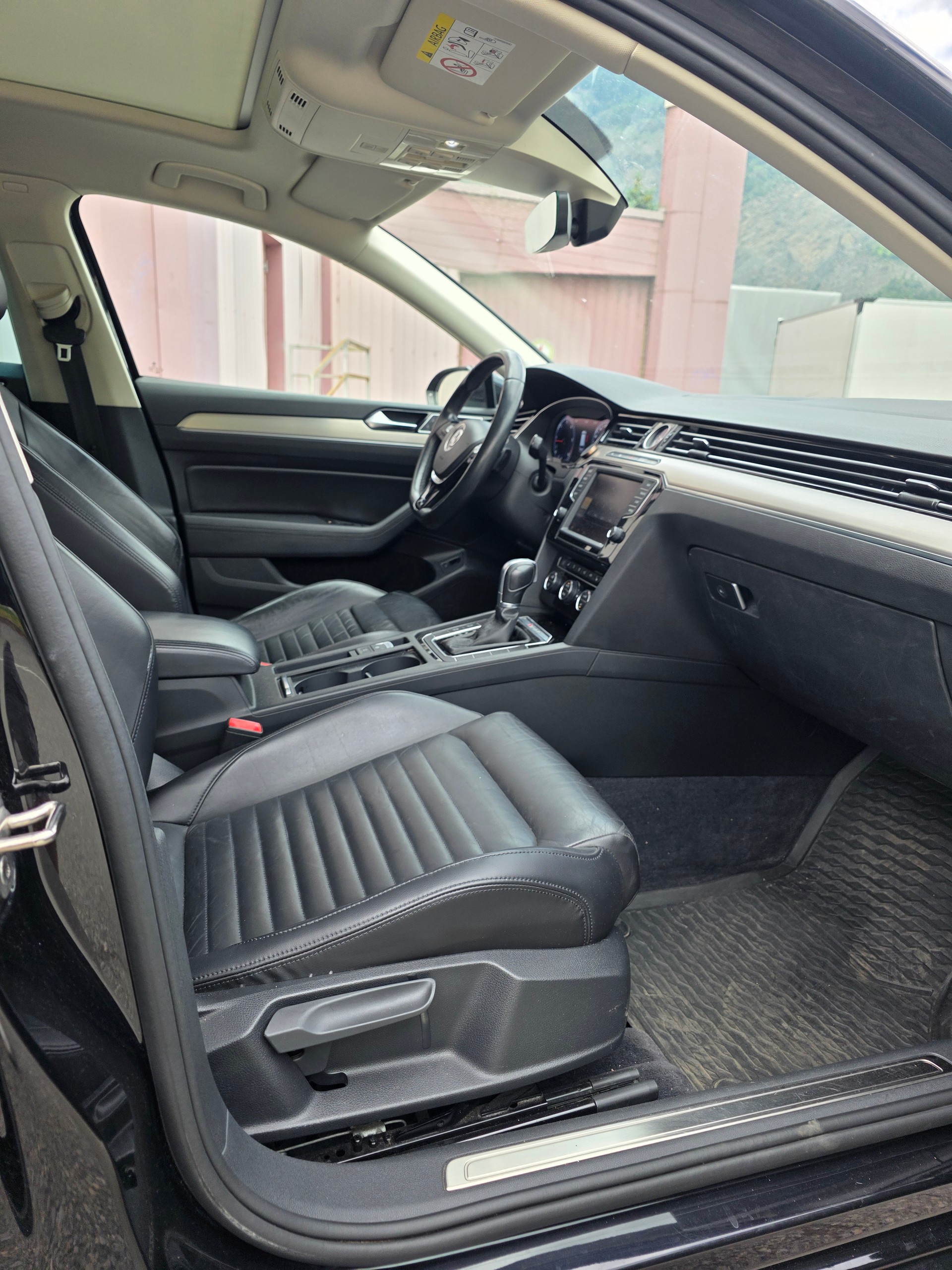VW Passat Variant 2.0 TDI SCR BMT Highline DSG-image-9