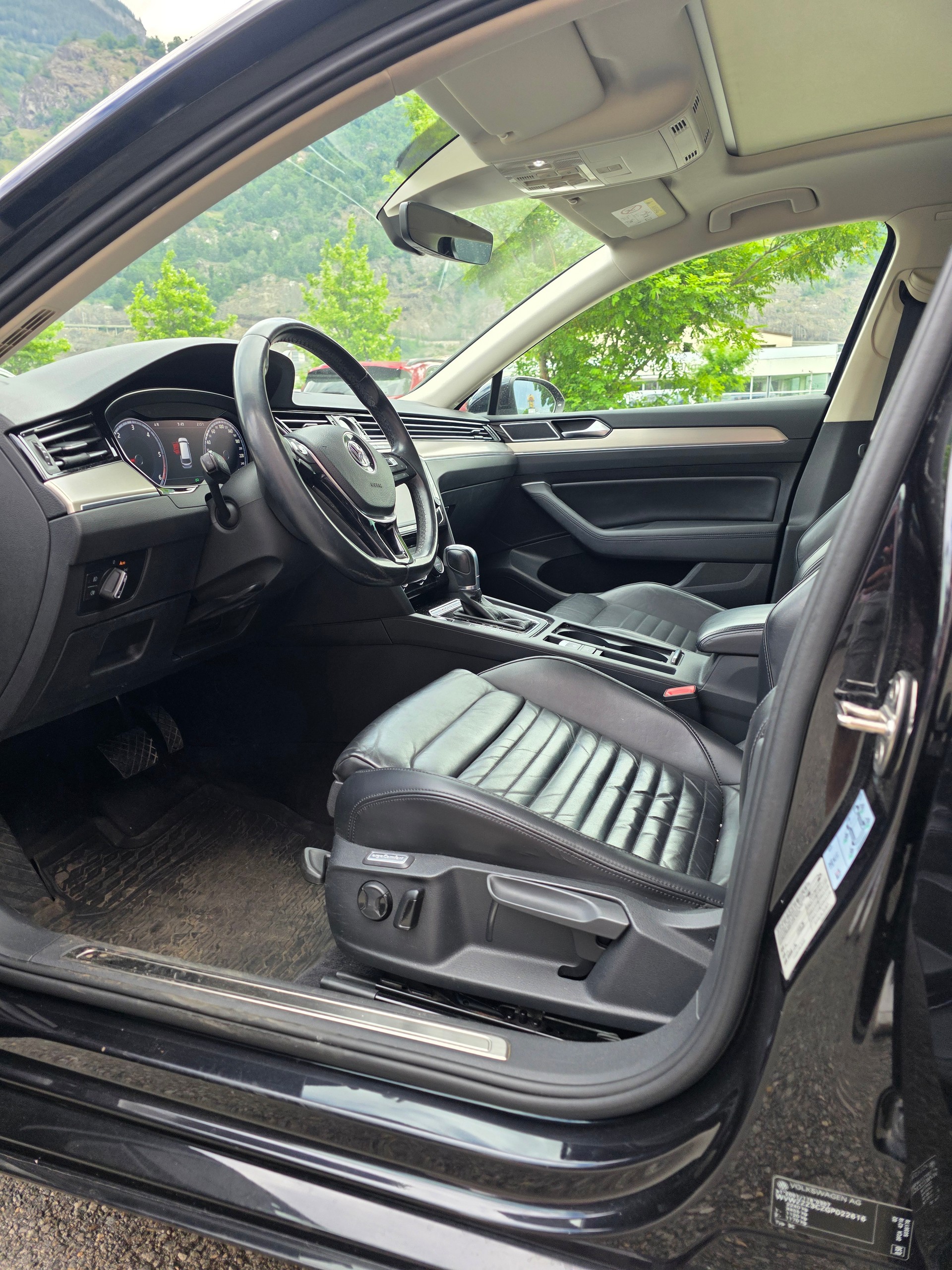 VW Passat Variant 2.0 TDI SCR BMT Highline DSG-image-11
