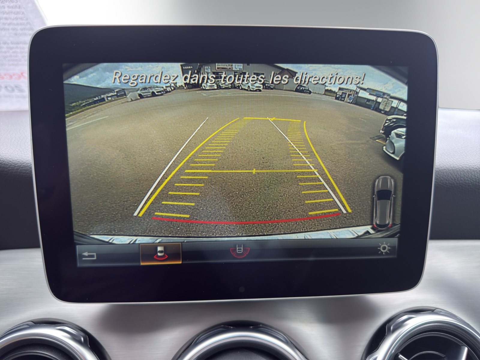 MERCEDES-BENZ GLA 250 Urban 4Matic-image-14