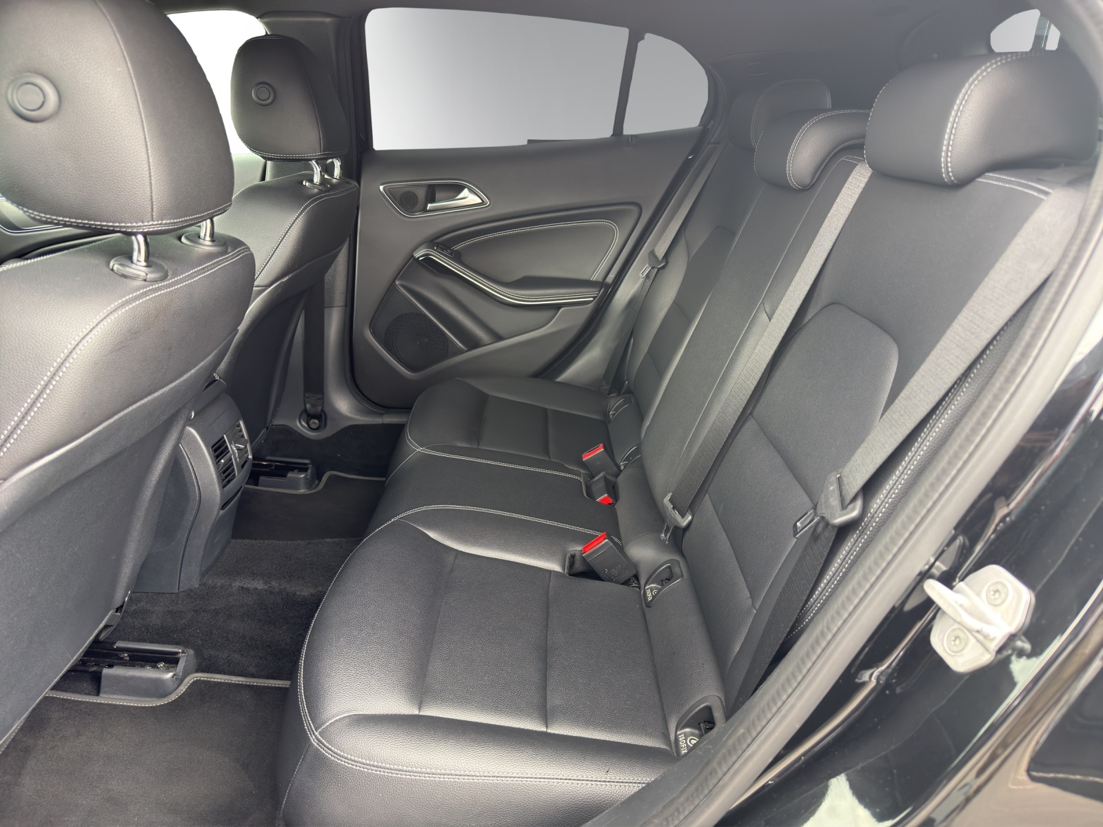 MERCEDES-BENZ GLA 250 Urban 4Matic-image-9