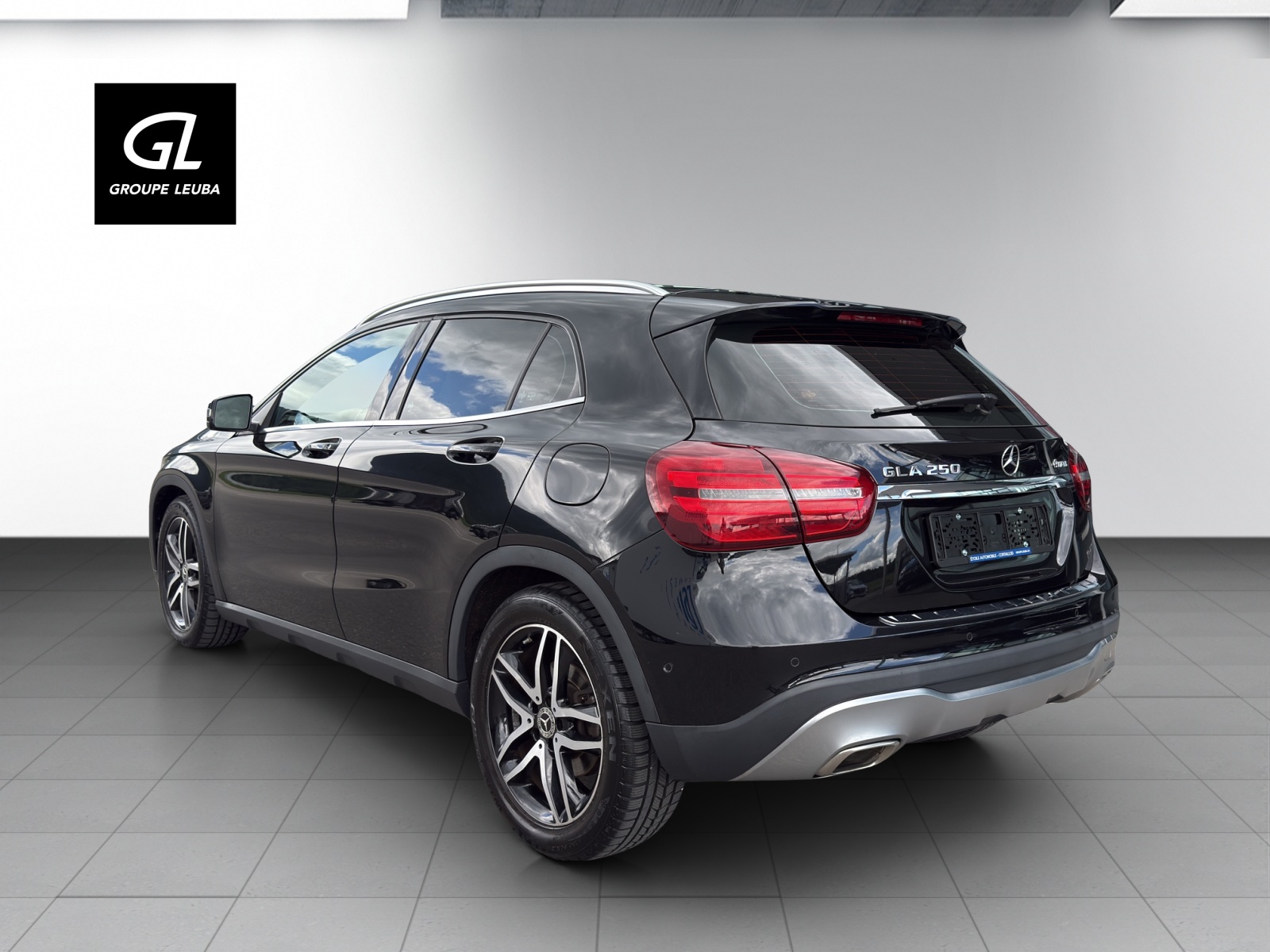 MERCEDES-BENZ GLA 250 Urban 4Matic-showroom-element-1