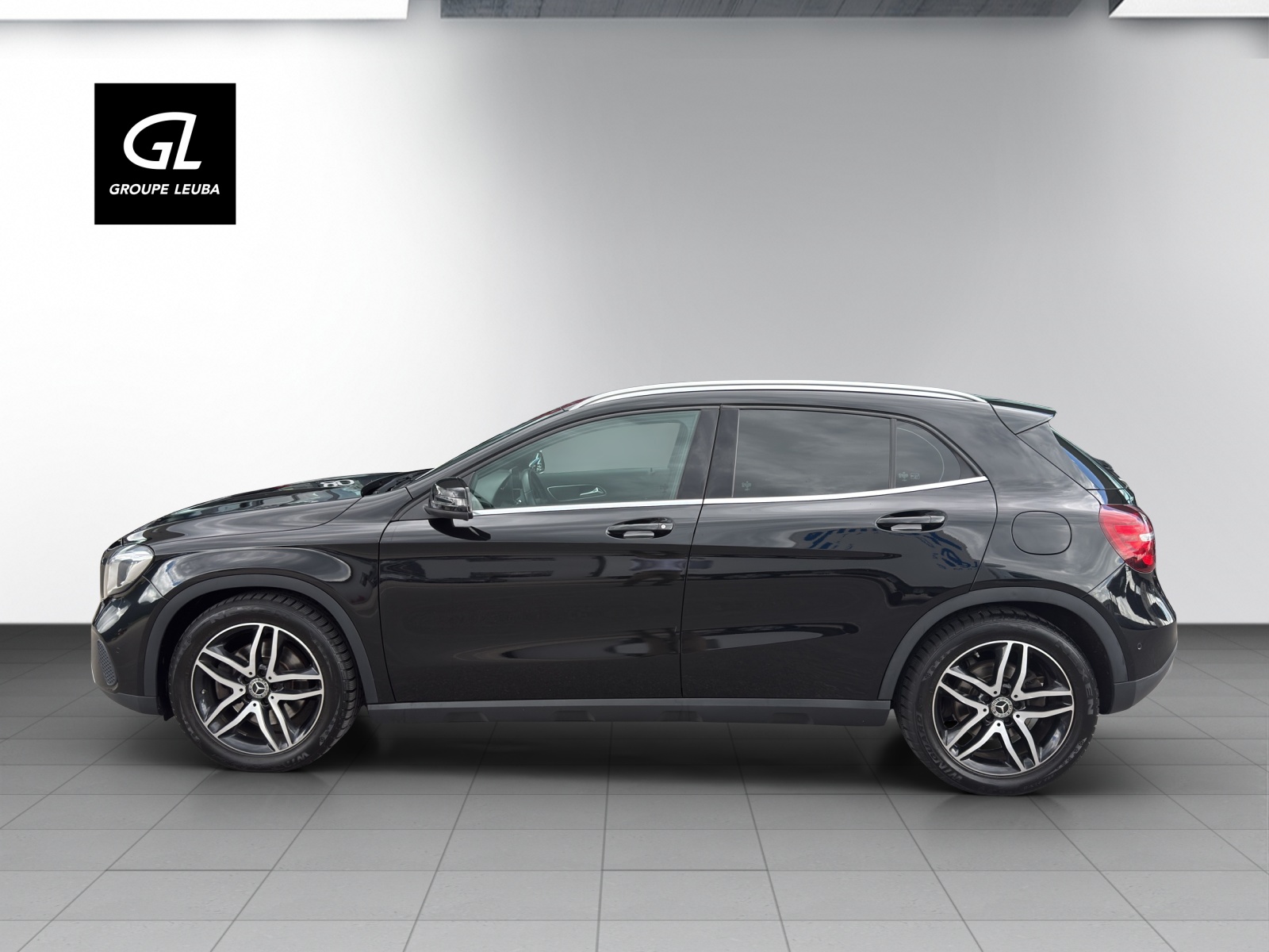 MERCEDES-BENZ GLA 250 Urban 4Matic-image-4
