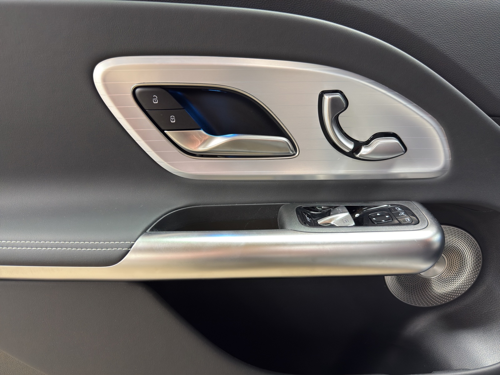 MERCEDES-BENZ GLB 220 4Matic 8G-Tronic-image-12