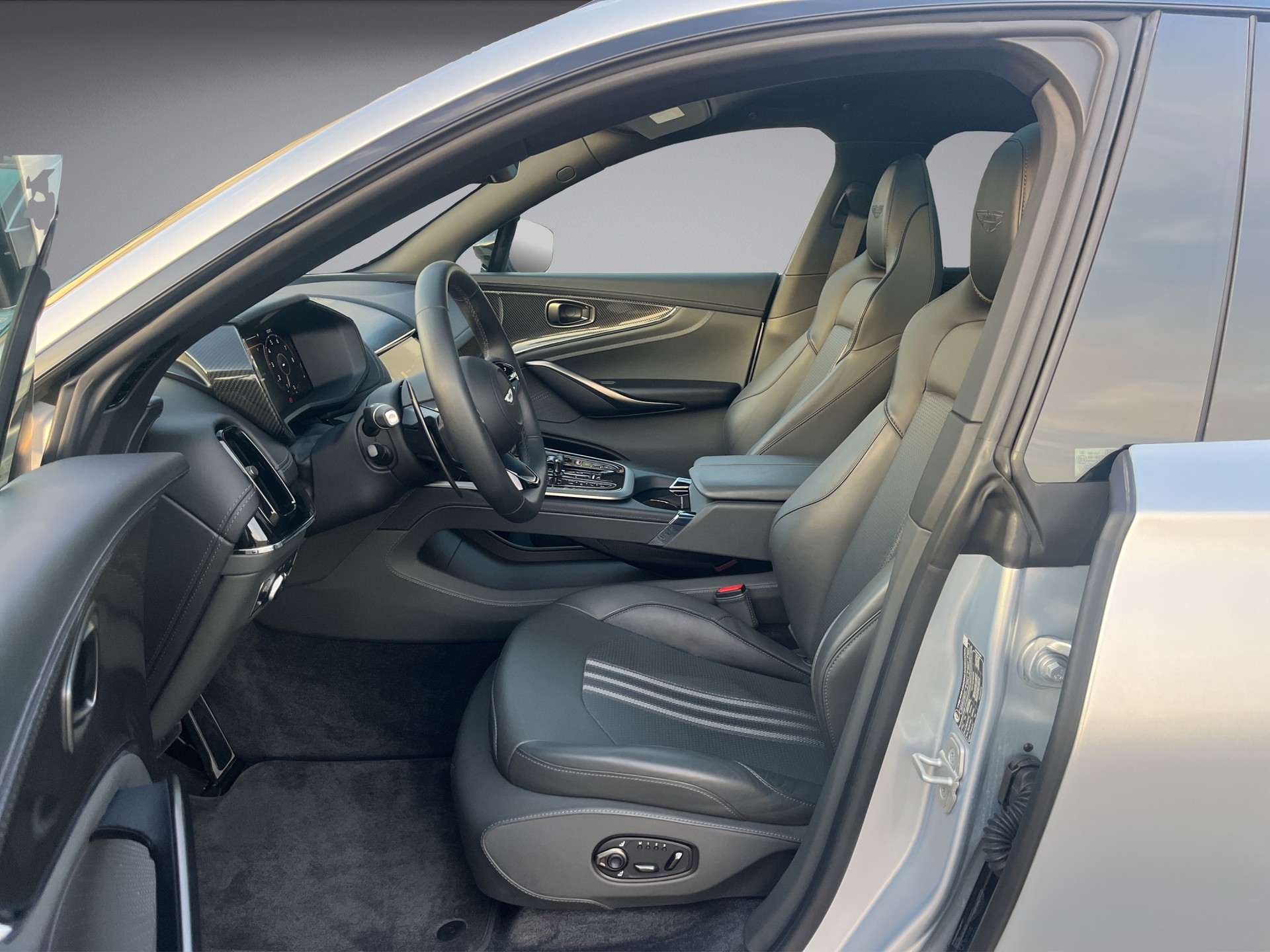 ASTON MARTIN DBX 4.0 V8*New Modell 707PS!!*-image-8