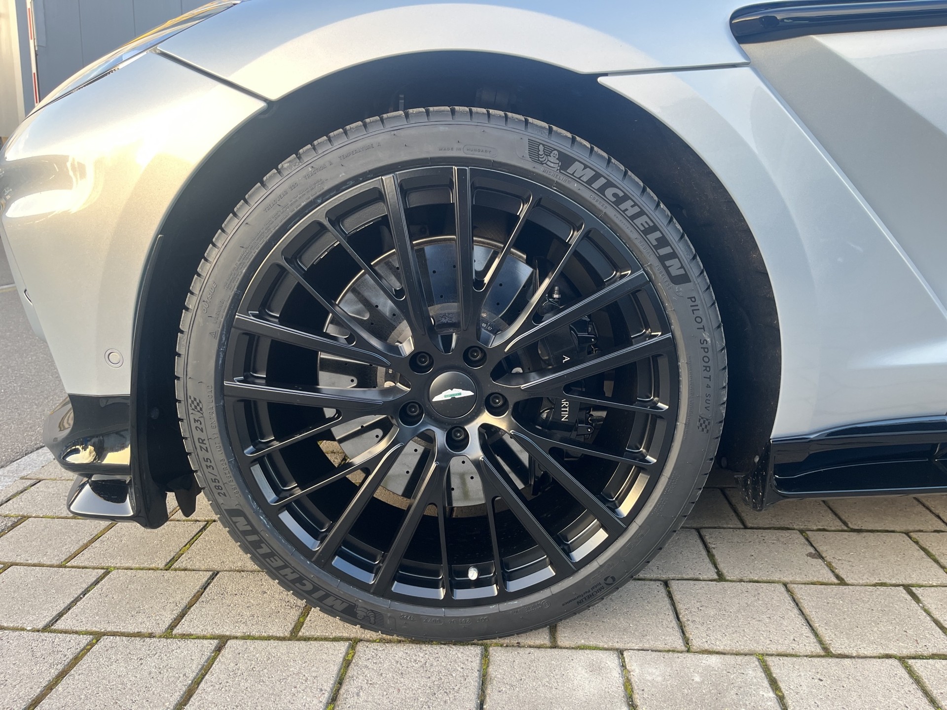 ASTON MARTIN DBX 4.0 V8*New Modell 707PS!!*-image-30