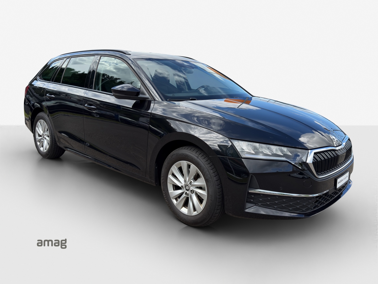 SKODA Octavia Combi 2.0 TDI DSG Selection-image-5
