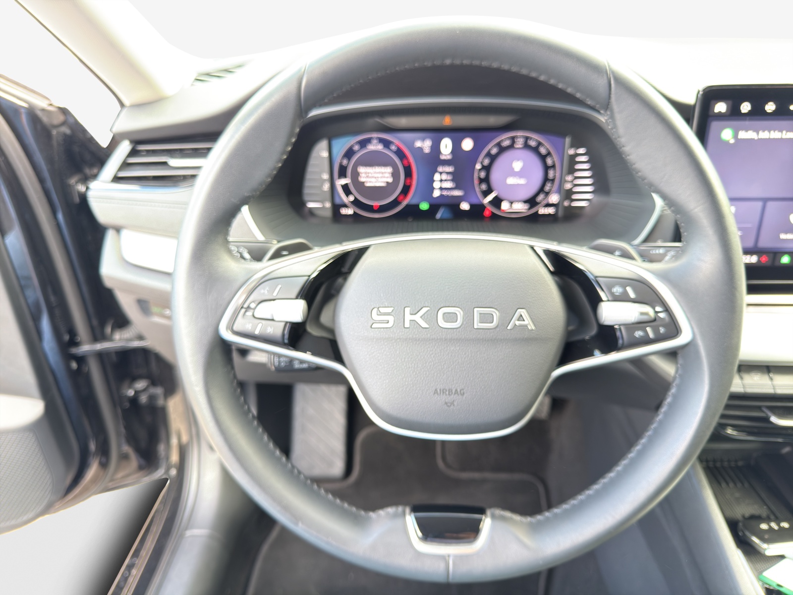 SKODA Octavia Combi 2.0 TDI DSG Selection-image-9