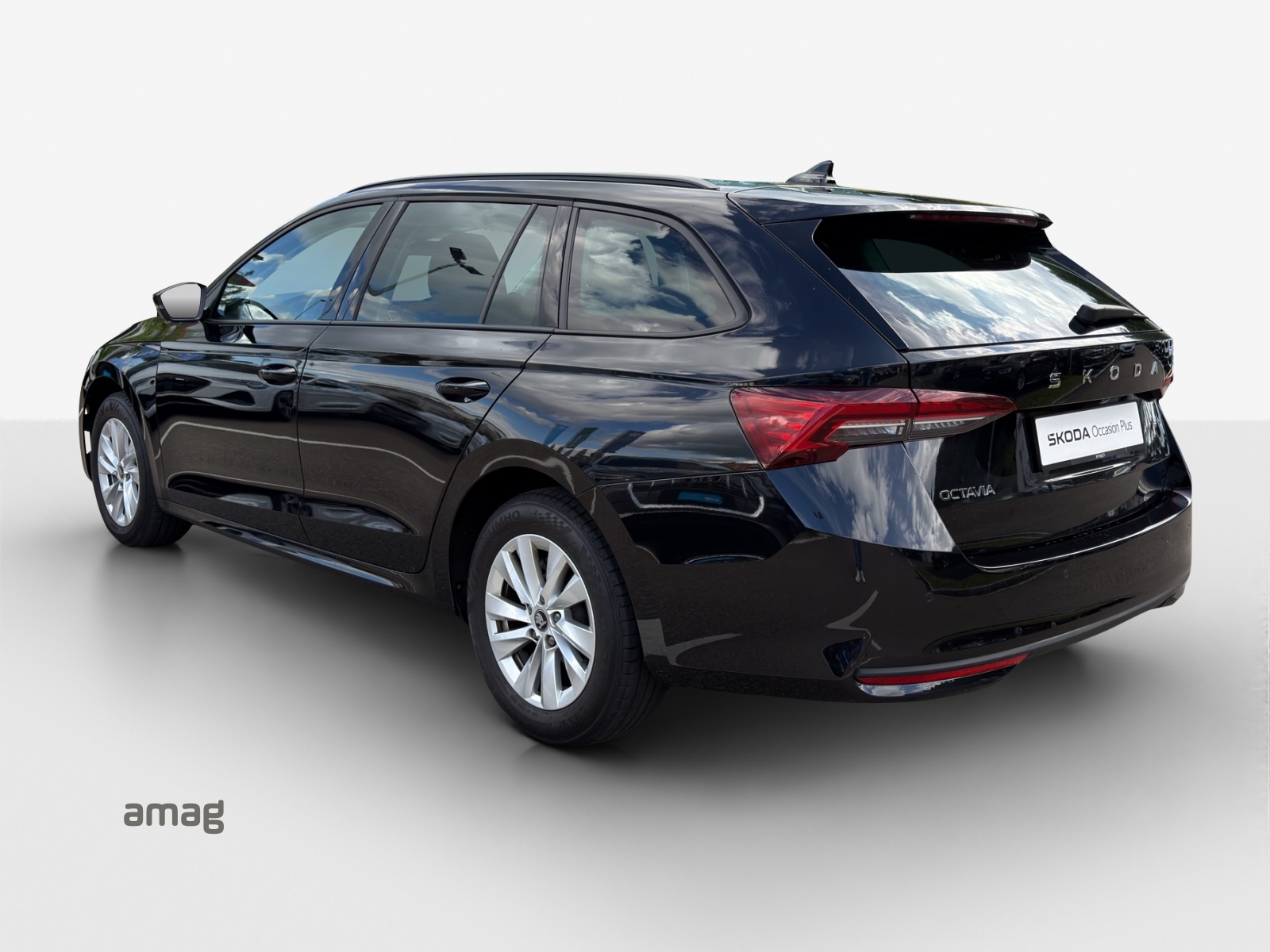 SKODA Octavia Combi 2.0 TDI DSG Selection-showroom-element-2
