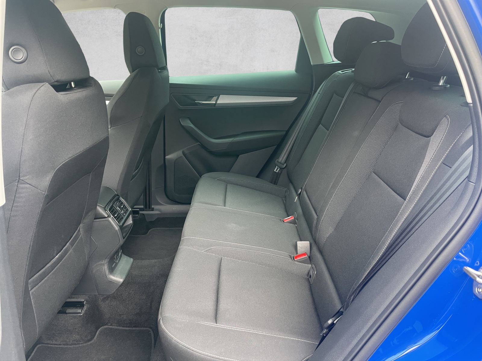 SKODA Karoq 1.5 TSI Ambition-image-9
