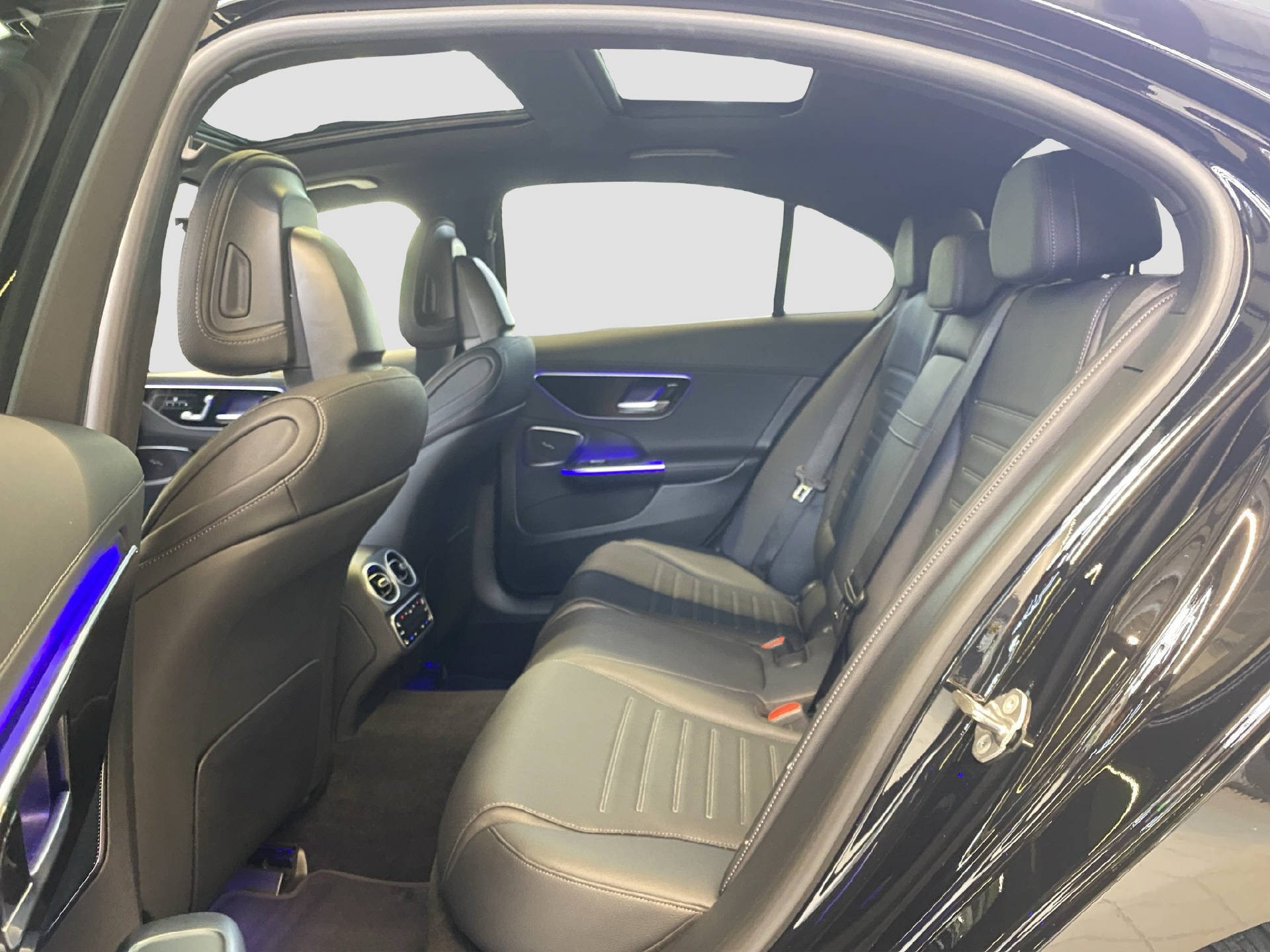 MERCEDES-BENZ C 220 d Swiss Star AMG Line 4MATIC-image-13