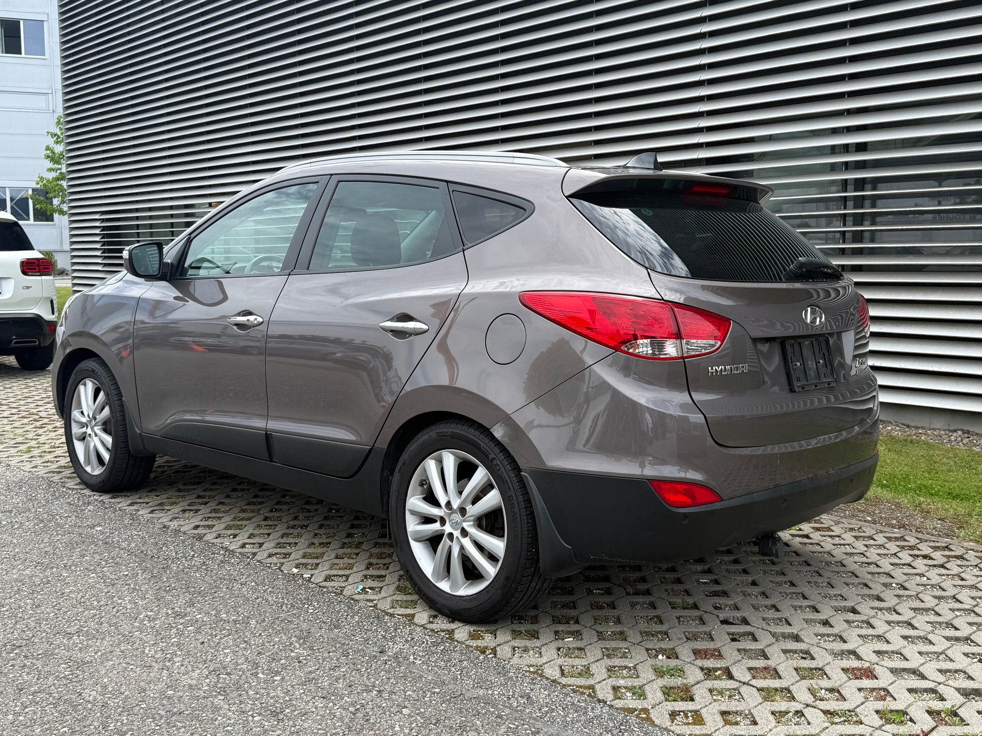 HYUNDAI iX 35 2.0 CRDi Style 4WD Automatic-image-2
