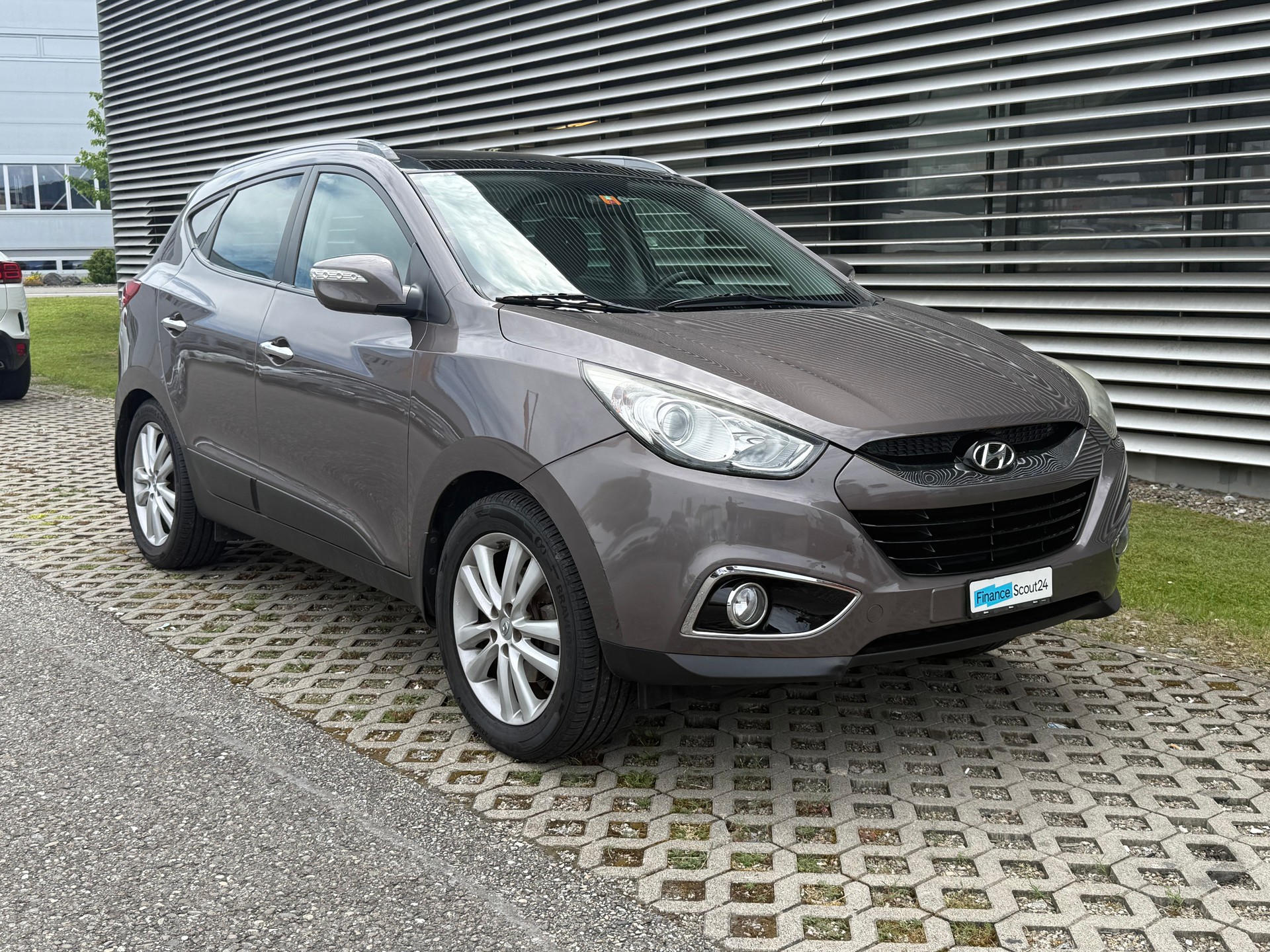HYUNDAI iX 35 2.0 CRDi Style 4WD Automatic-image-9