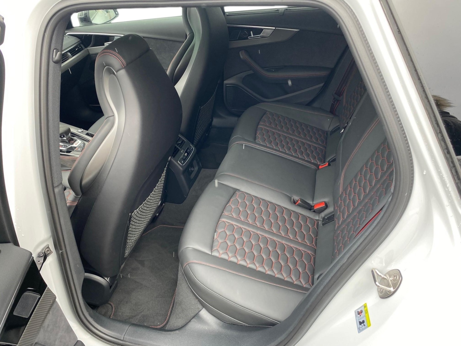 AUDI RS4 Avant quattro tiptronic-image-6