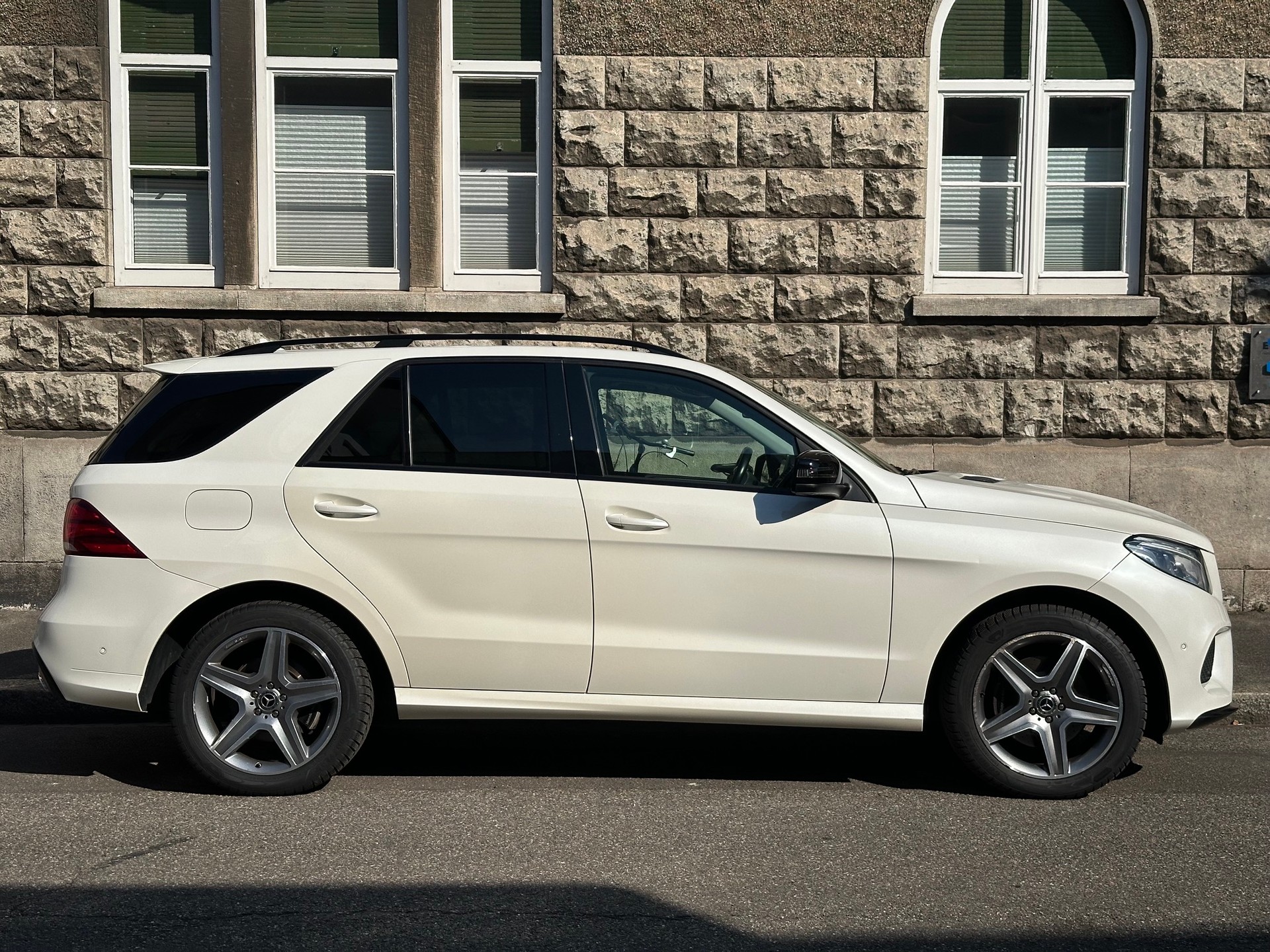 MERCEDES-BENZ GLE 350 d 4Matic 9G-Tronic-showroom-element-2