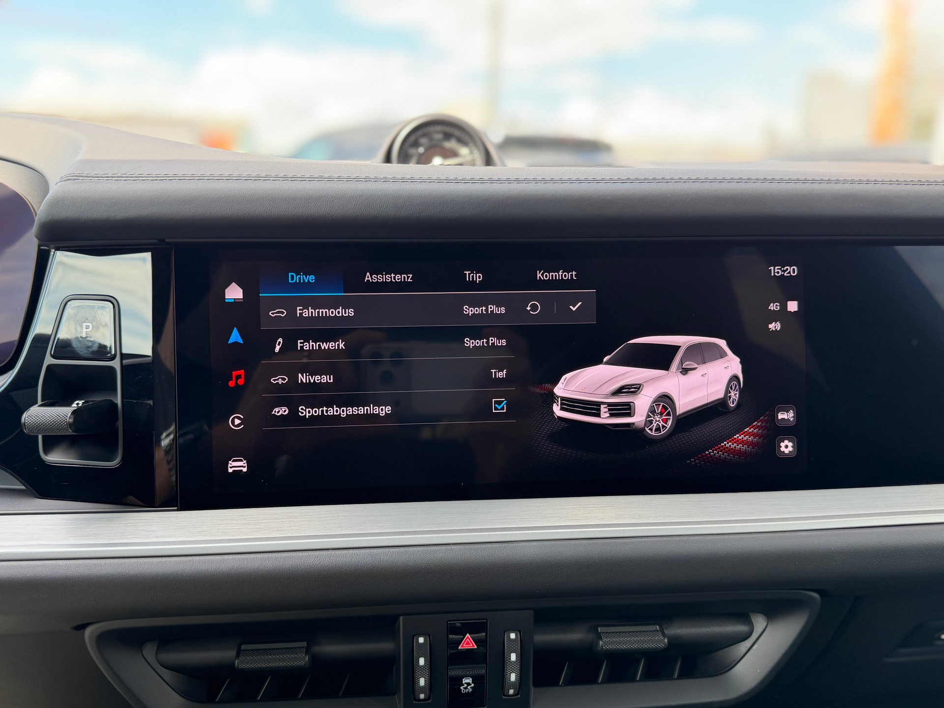 PORSCHE Cayenne E-Hybrid Tiptronic-image-32