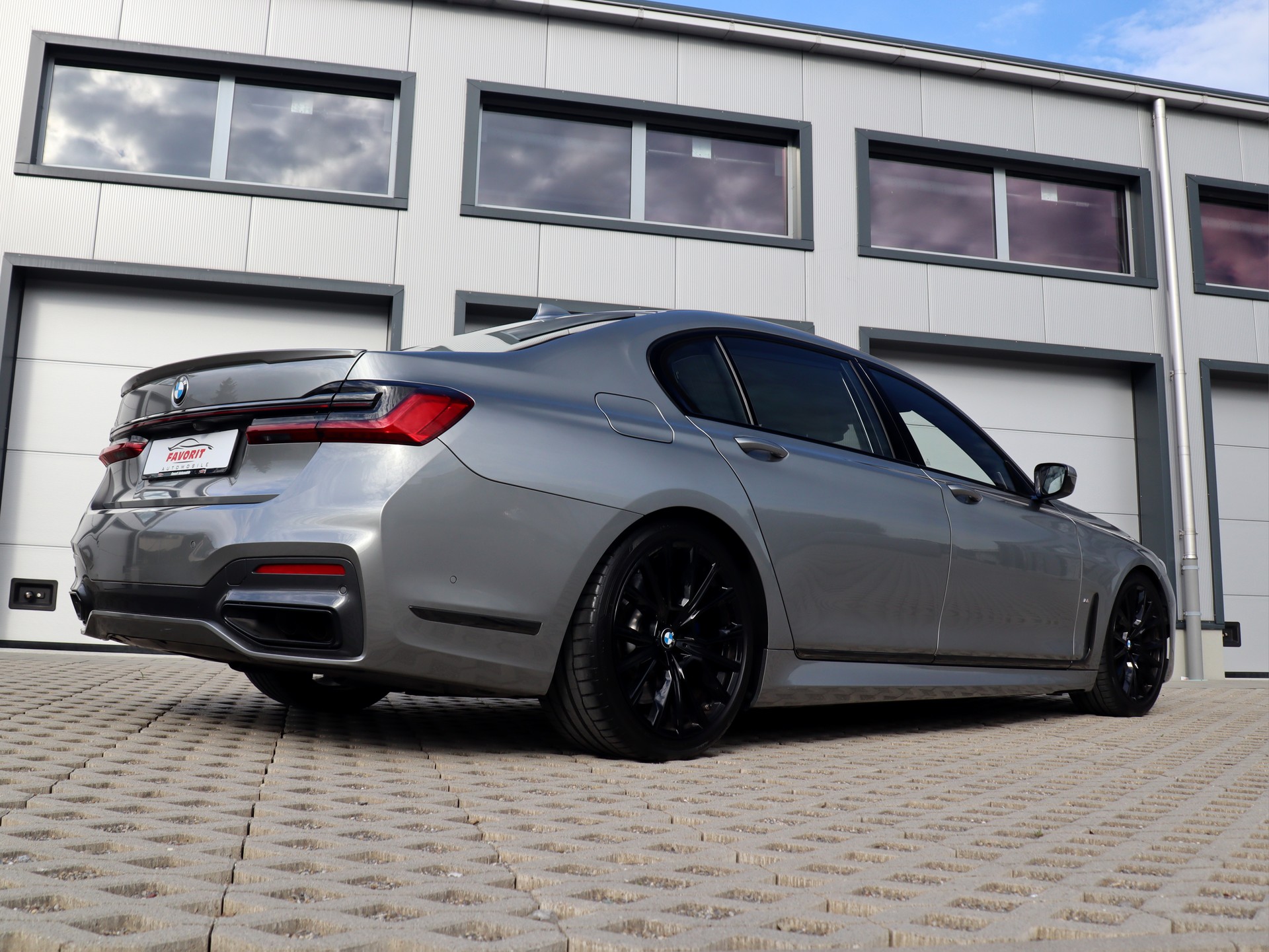 BMW 750Li xDrive M Sportpaket Steptronic (CH)-image-2