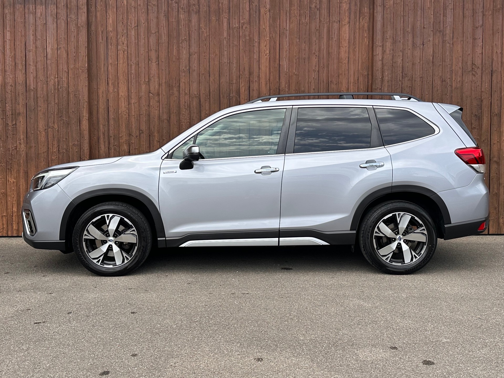 SUBARU Forester 2.0i e-Boxer Luxury Lineartronic 166PS-image-4