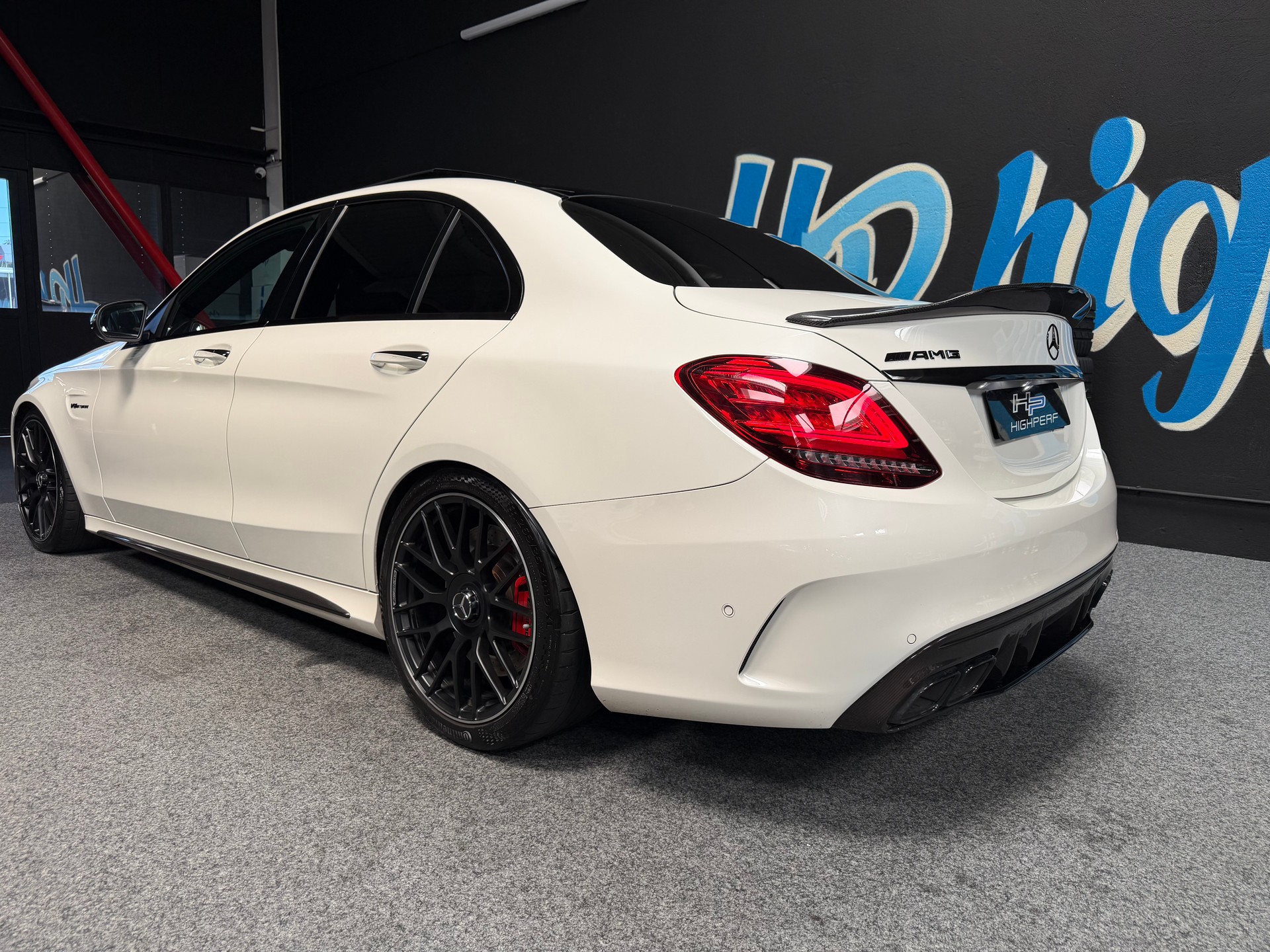 MERCEDES-BENZ C 63 S AMG Speedshift-showroom-element-3