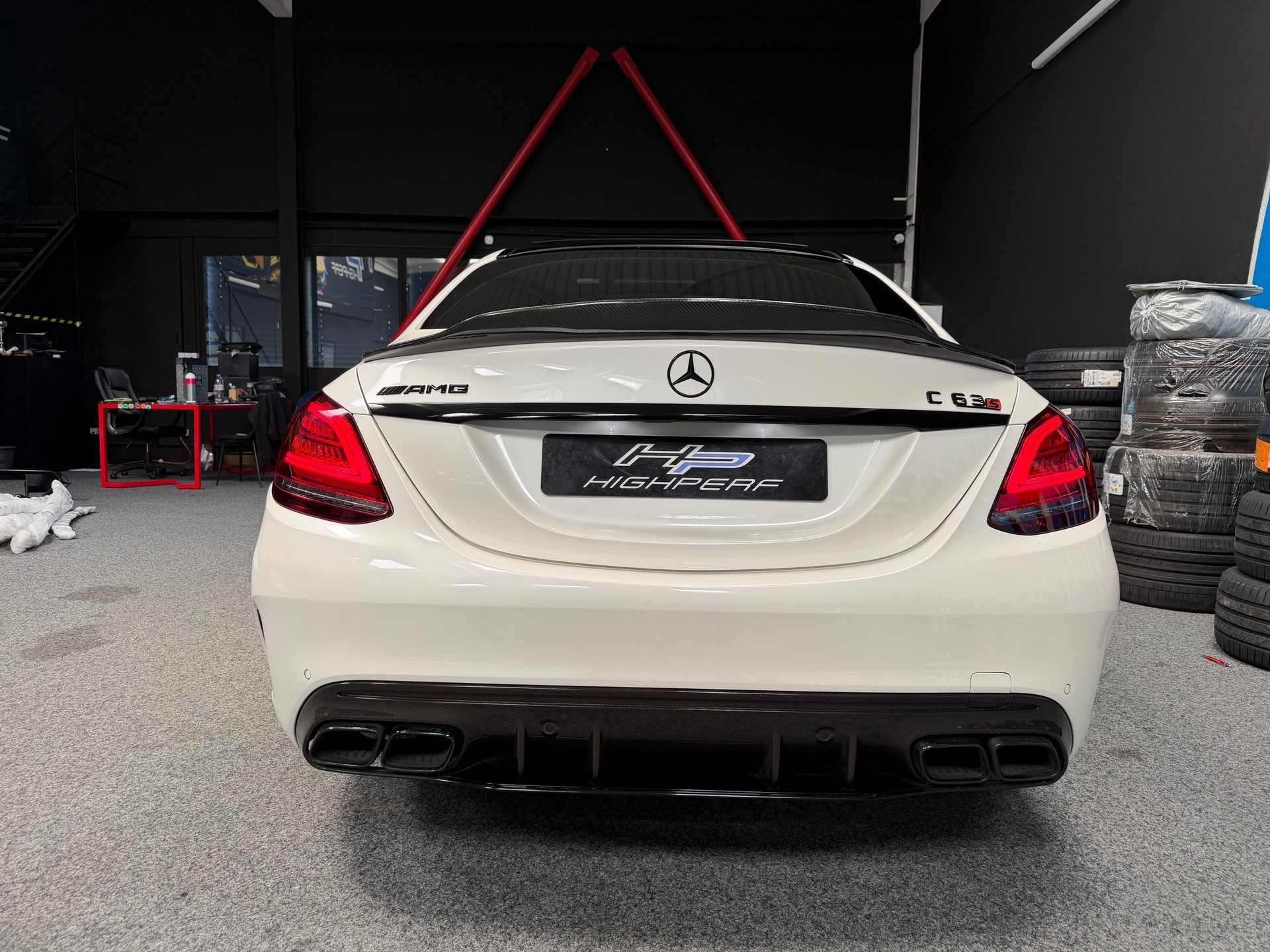 MERCEDES-BENZ C 63 S AMG Speedshift-showroom-element-2