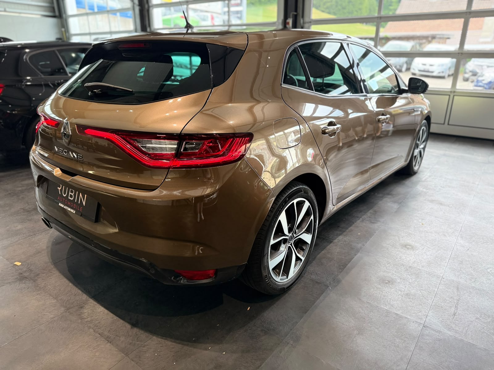 RENAULT Mégane 1.2 16V Turbo Bose EDC-showroom-element-3
