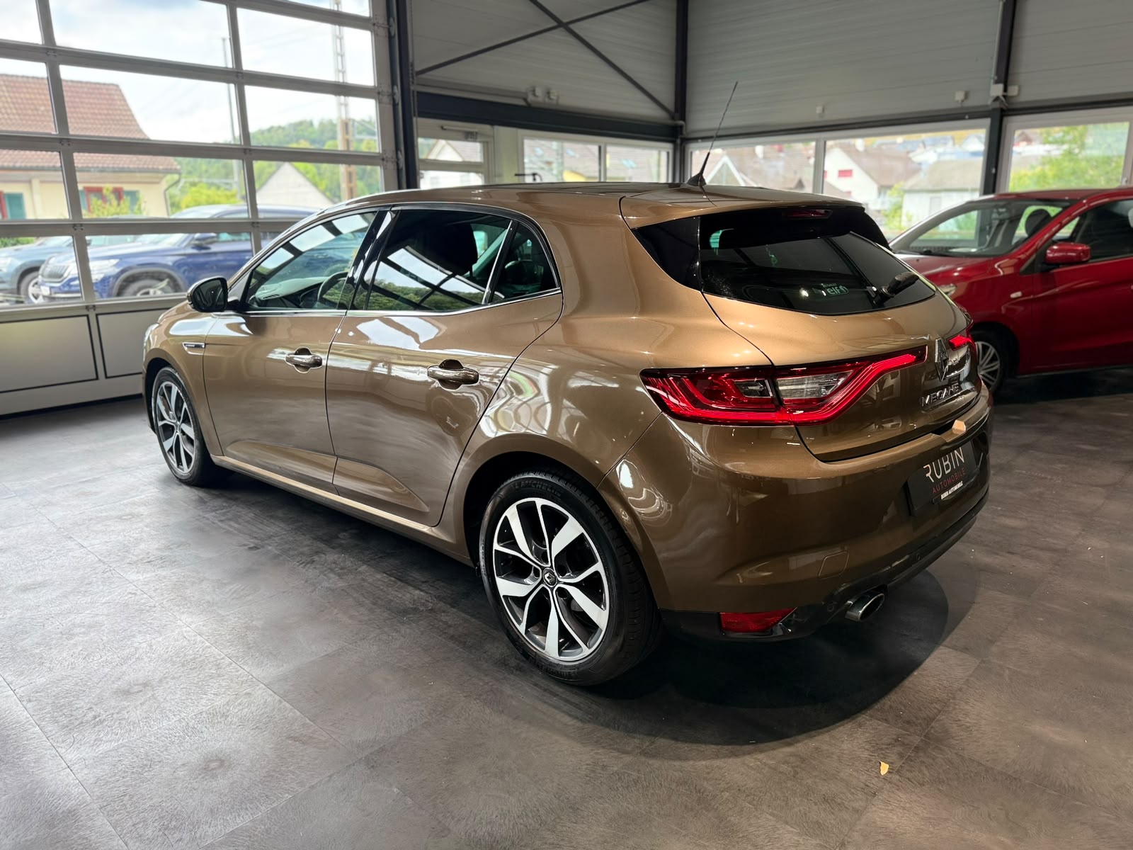 RENAULT Mégane 1.2 16V Turbo Bose EDC-showroom-element-1