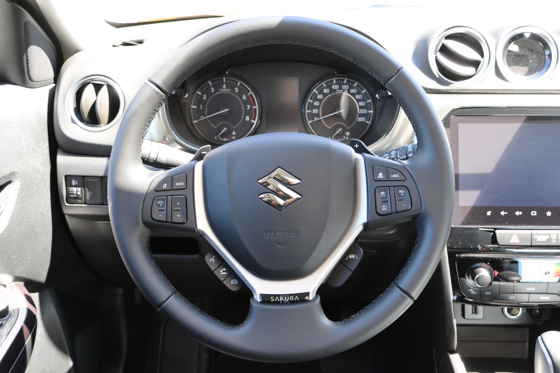 SUZUKI Vitara 1.4T Sakura Top 4x4 Hybrid Automatic-image-5
