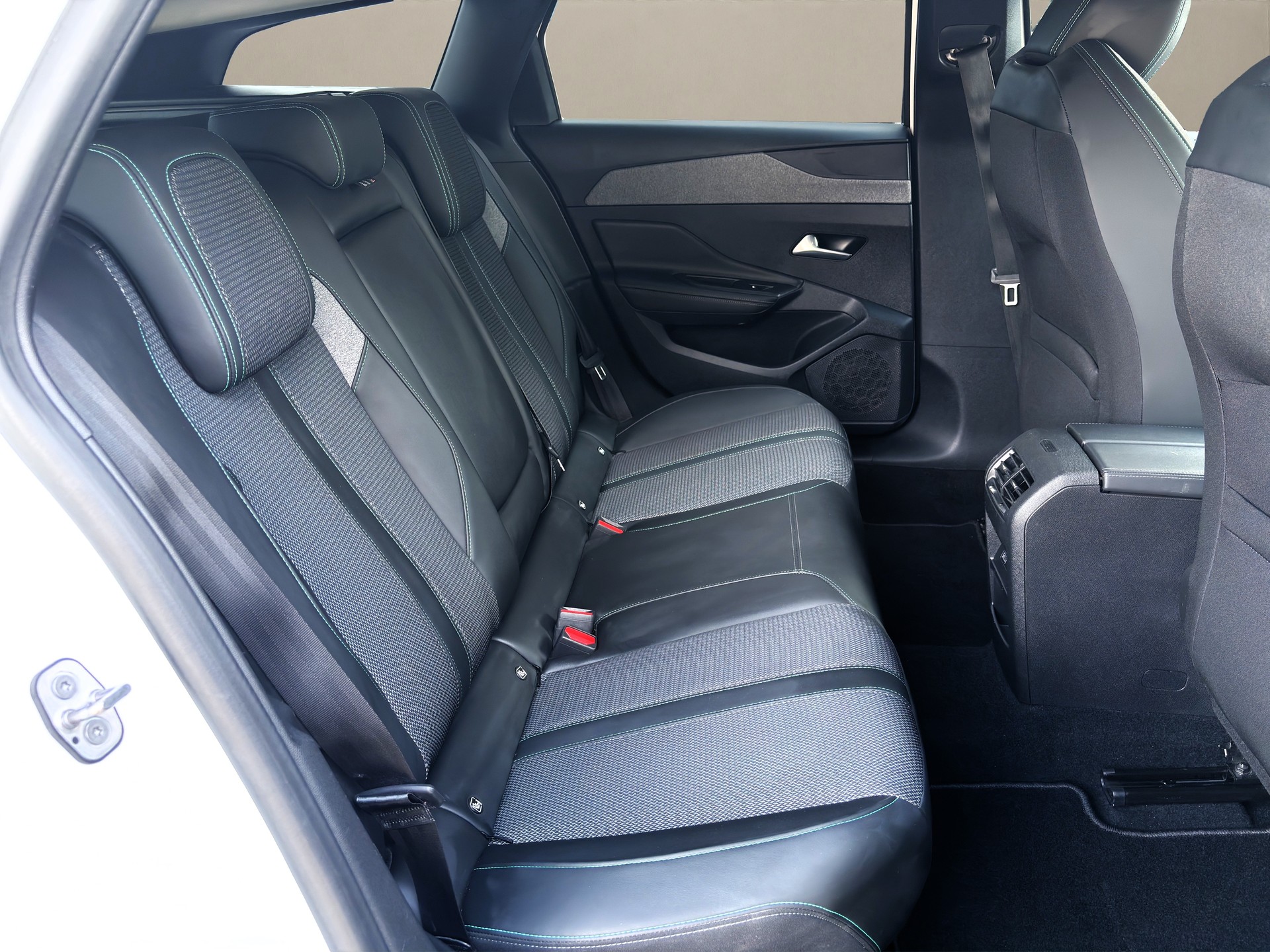 PEUGEOT 308 SW 1.5 BlueHDI Allure Pack EAT8 ✅CH-Fahrzeug & 1. Hand und 8-fach bereift✅-image-14