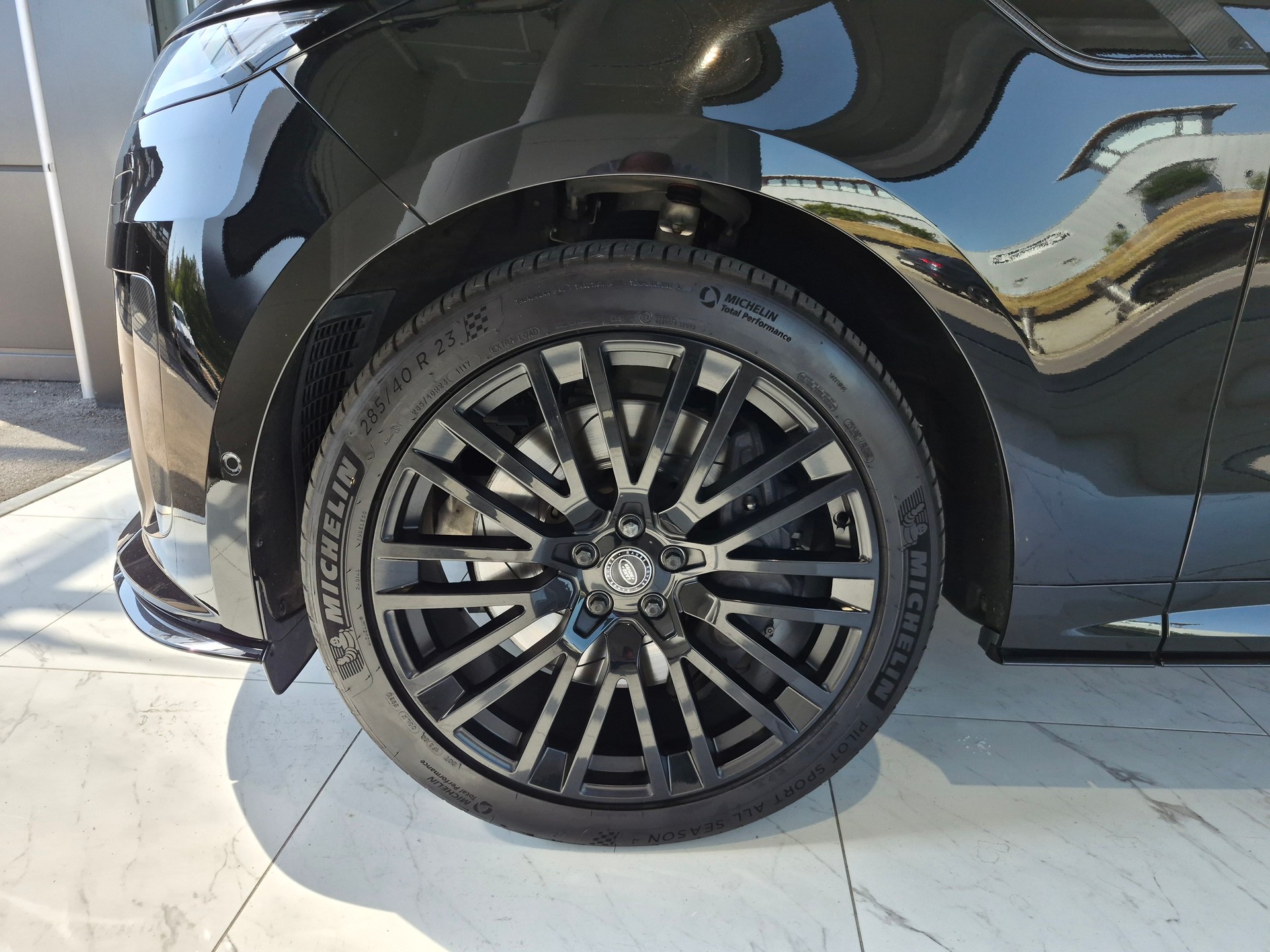 LAND ROVER Range Rover Sport P635 4.4 V8 SV-image-15