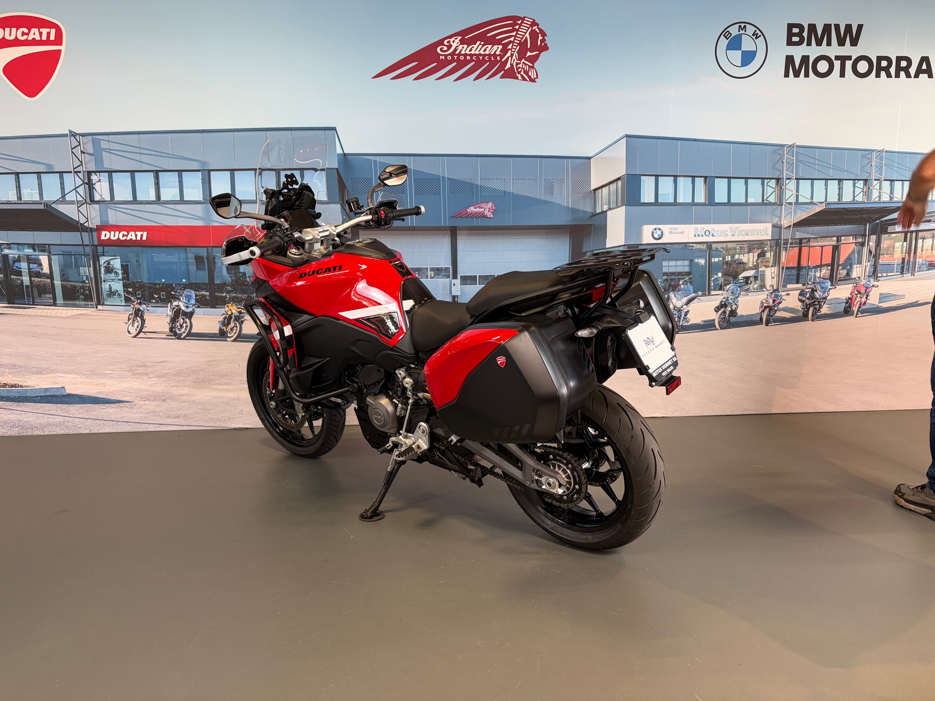 DUCATI Multistrada V2 S-image-3