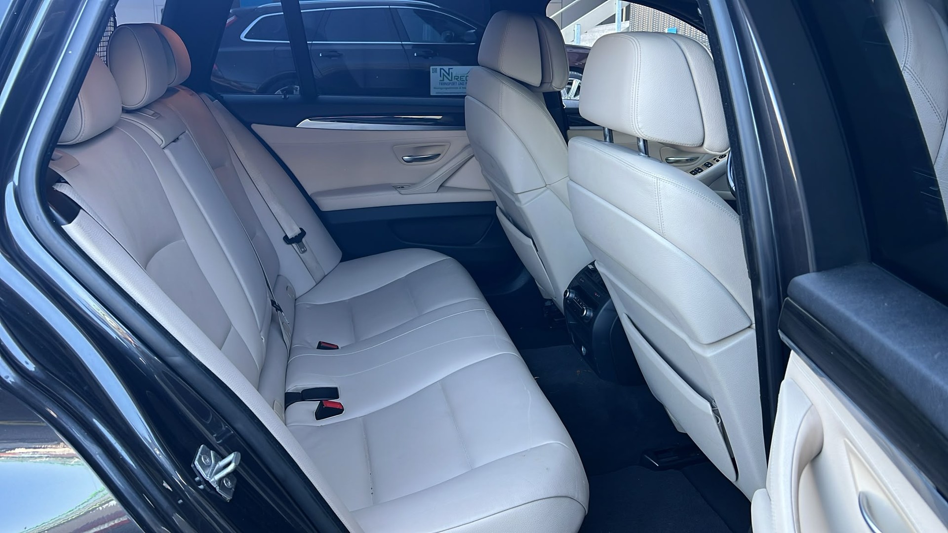 BMW M550d xDrive Touring Steptronic-image-16