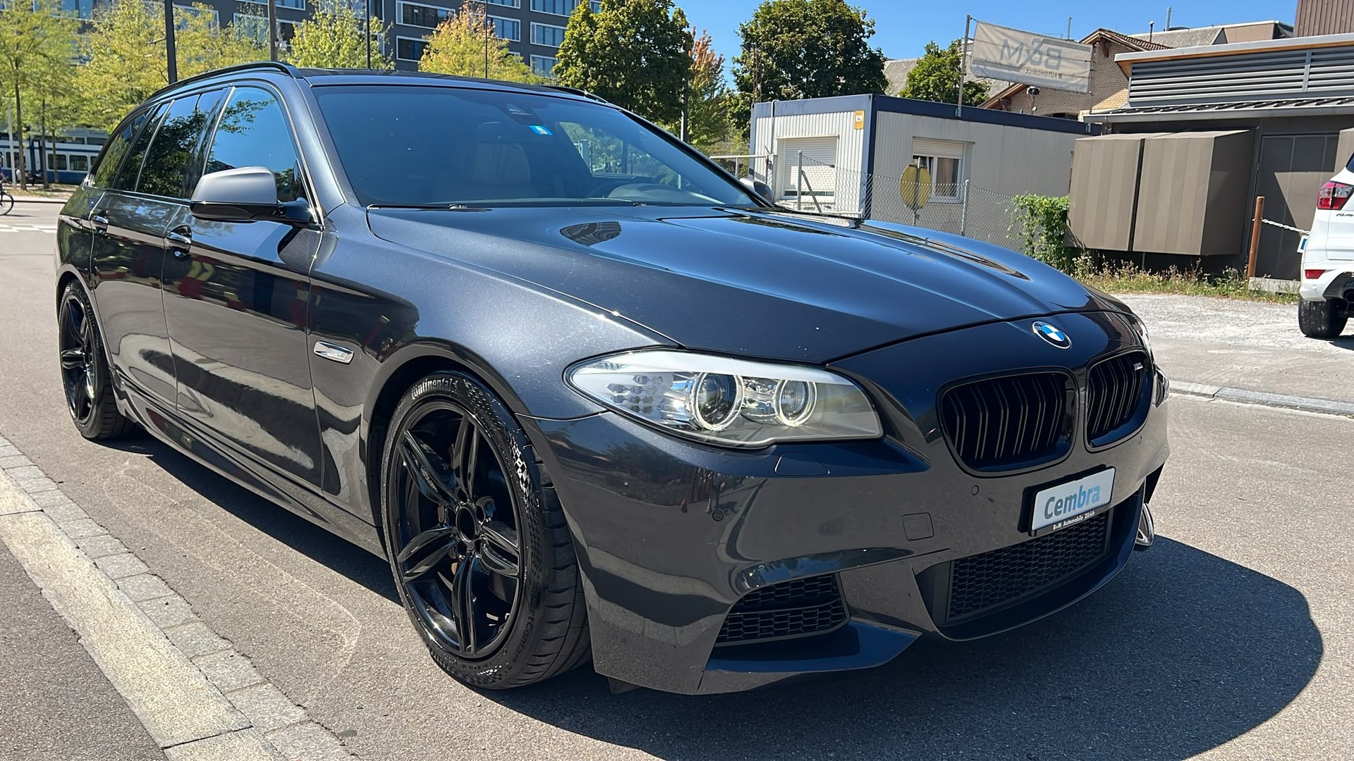 BMW M550d xDrive Touring Steptronic-showroom-element-2