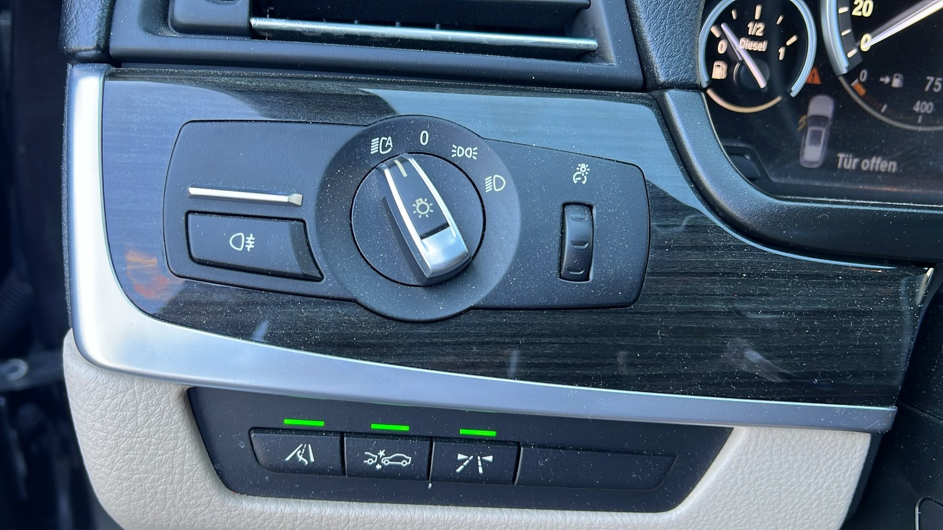 BMW M550d xDrive Touring Steptronic-image-14