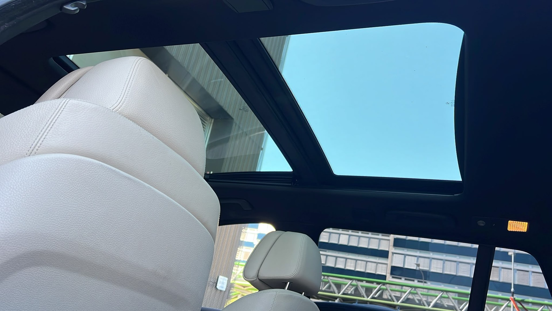 BMW M550d xDrive Touring Steptronic-image-15