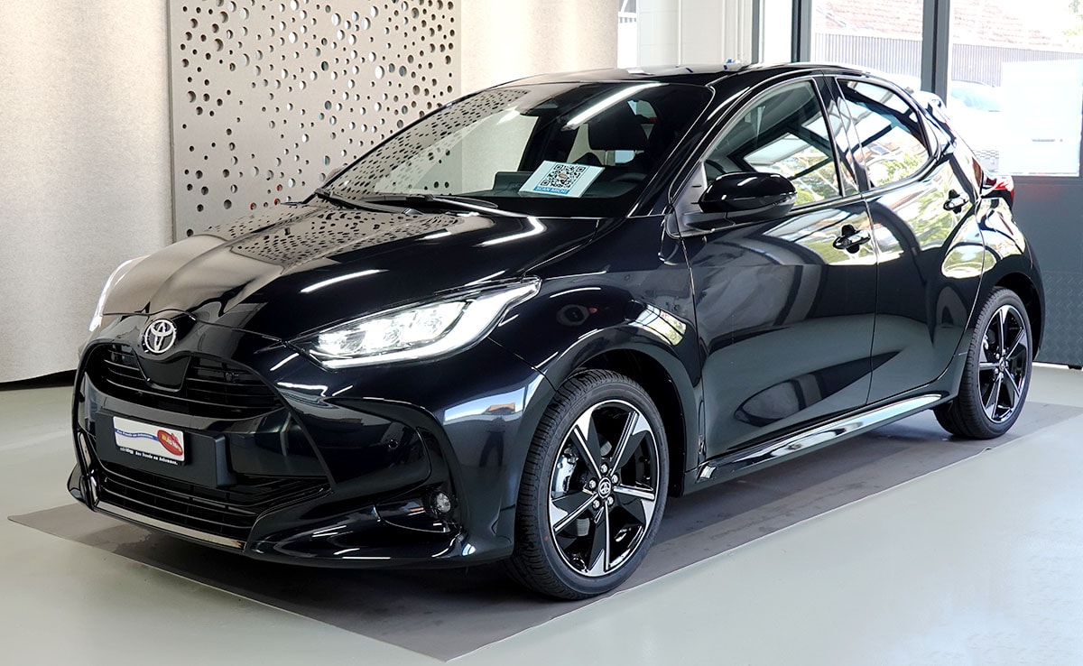 TOYOTA Yaris 1.5 Premium e-CVT