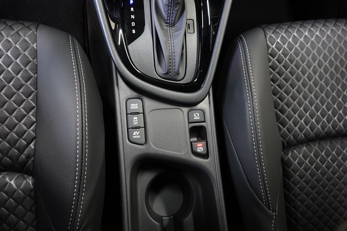 TOYOTA Yaris 1.5 Premium e-CVT-image-15