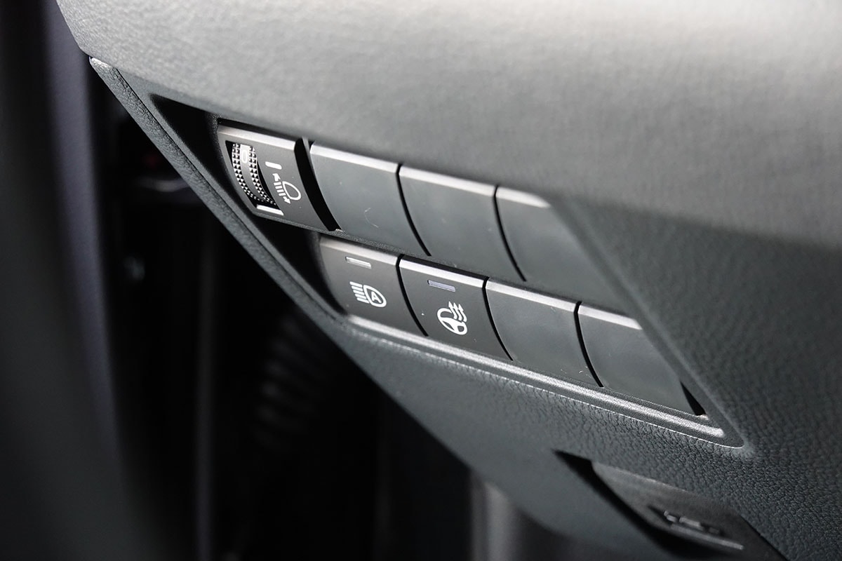 TOYOTA Yaris 1.5 Premium e-CVT-image-16