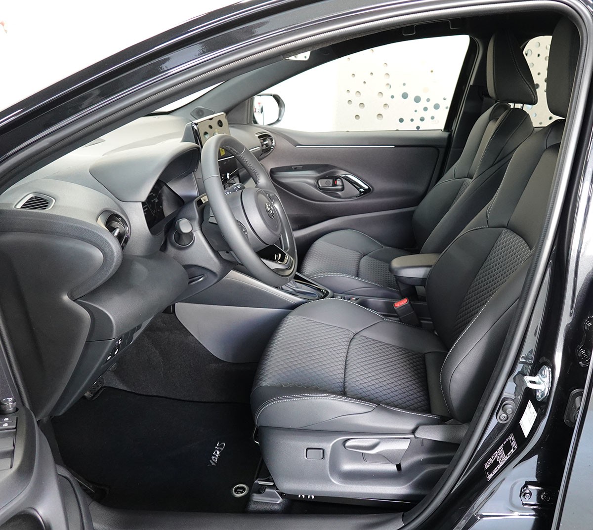 TOYOTA Yaris 1.5 Premium e-CVT-image-6